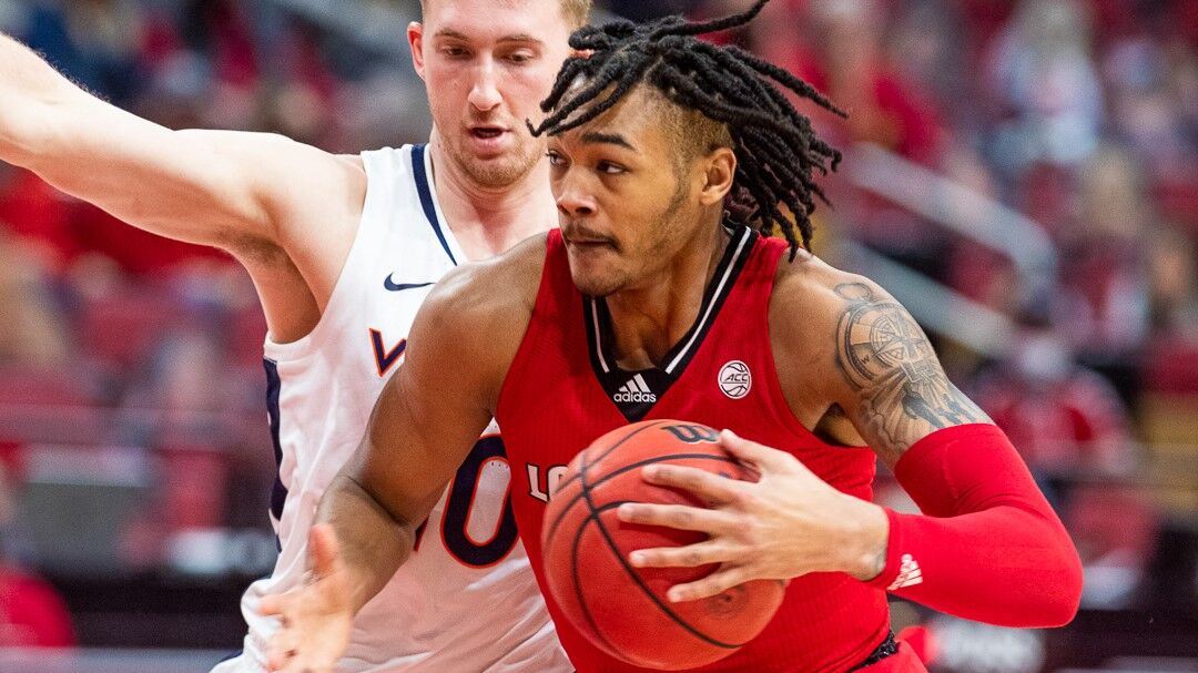 Louisville's Dre Davis drives to the basket